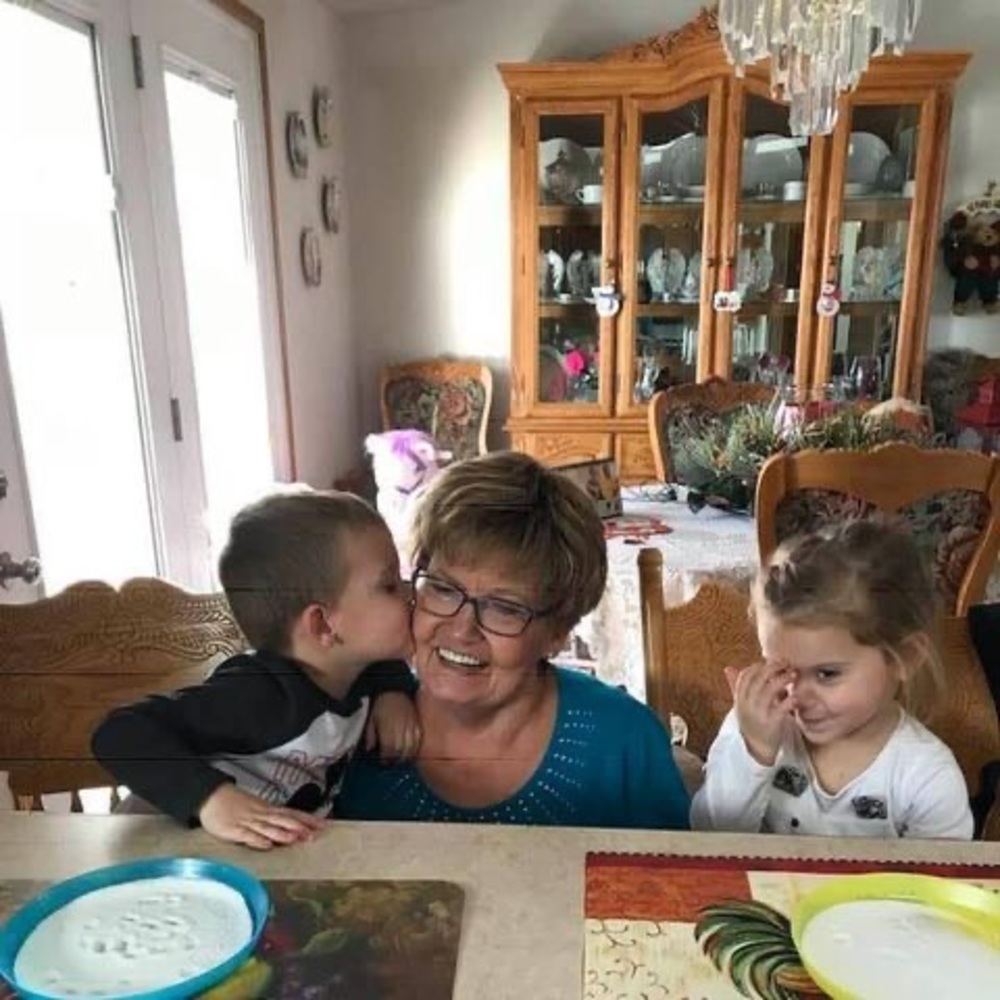 Meet your Posher, Sharon